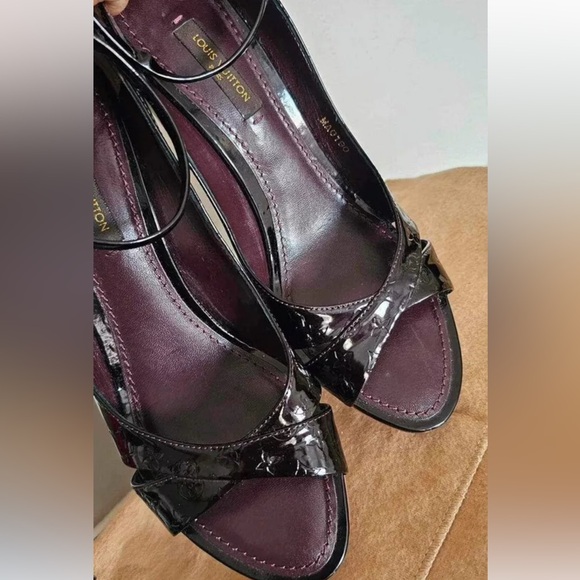 Louis Vuitton Black Patent Leather Wedge Pumps EU 36.5 US 6.5 - Picture 4 of 4